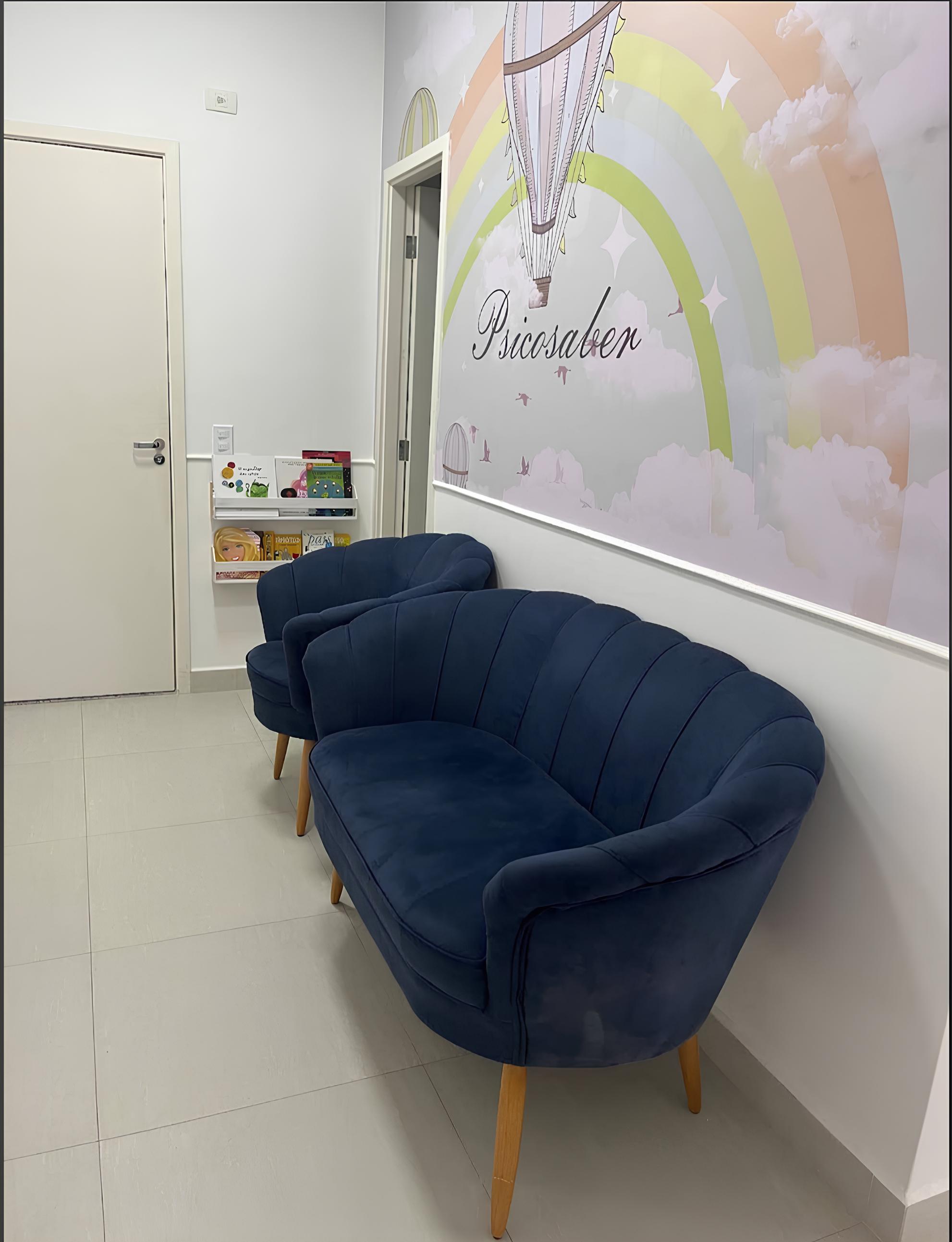 Recepção e área comum do consultório Psicosaber